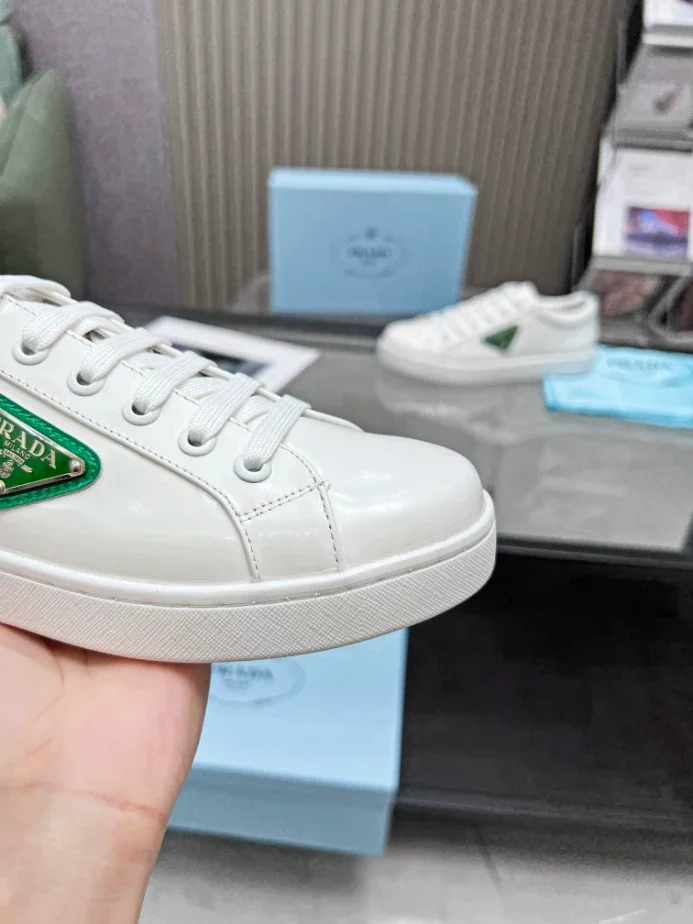 PR@DA@ BRUSHED LEATHER SNEAKERS   PRD042