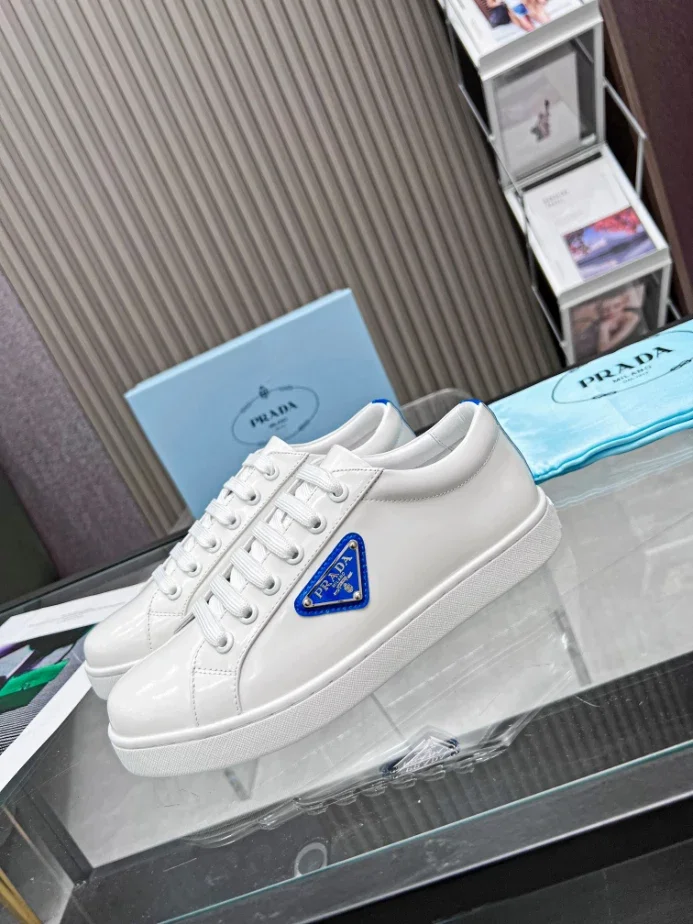 PR@DA@ BRUSHED LEATHER SNEAKERS   PRD044