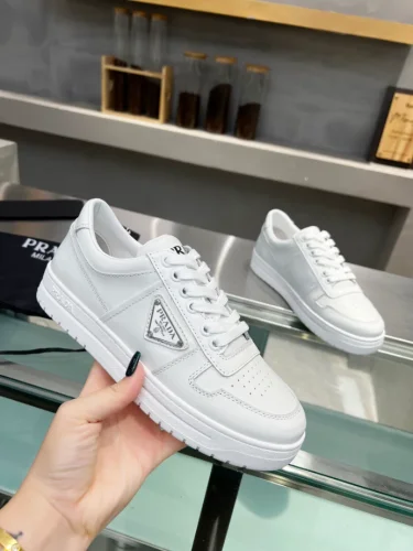 PR@DA@ DOWNTOWN BRUSHED LEATHER SNEAKERS   PRD035