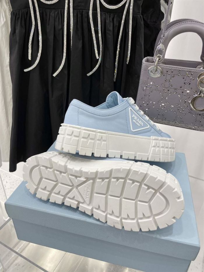 PR@DA@ DOUBLE WHEEL RE-NYLON GABARDINE SNEAKERS LIGHT BLUE   PRD085