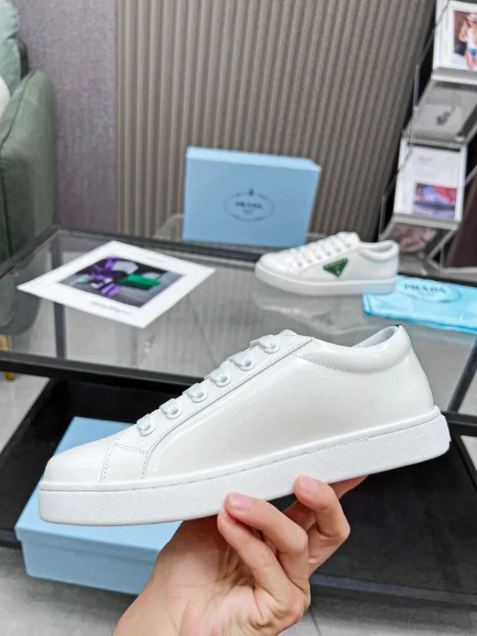 PR@DA@ BRUSHED LEATHER SNEAKERS   PRD045