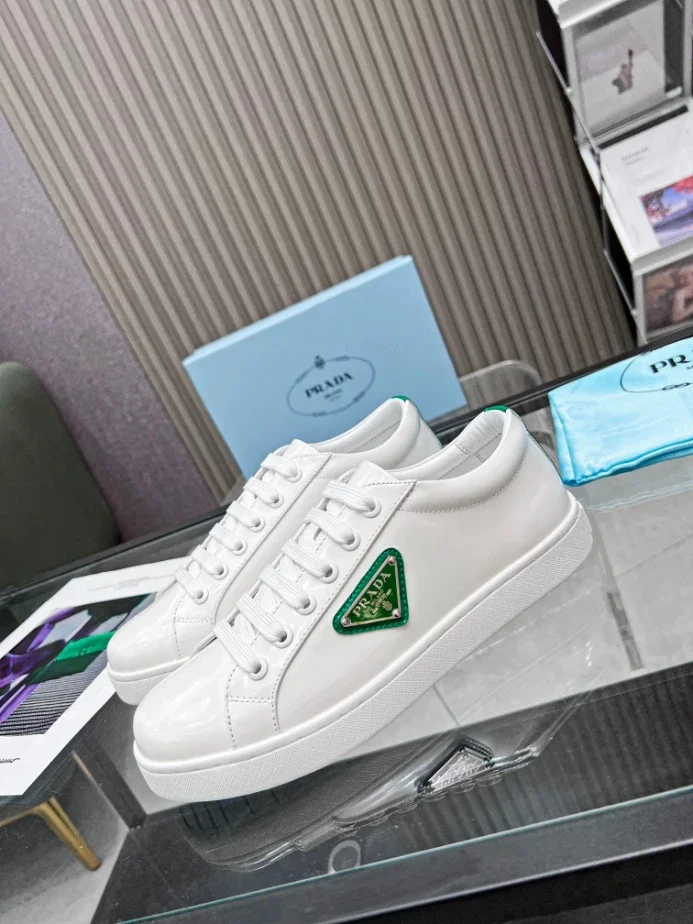PR@DA@ BRUSHED LEATHER SNEAKERS   PRD042