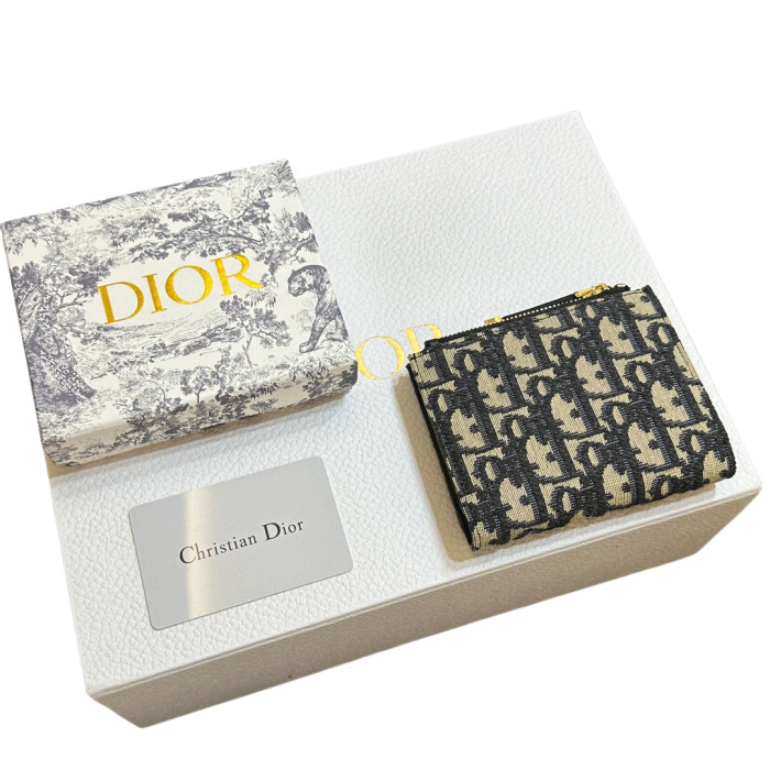 28181592 Calfskin Wallet 3 colors
