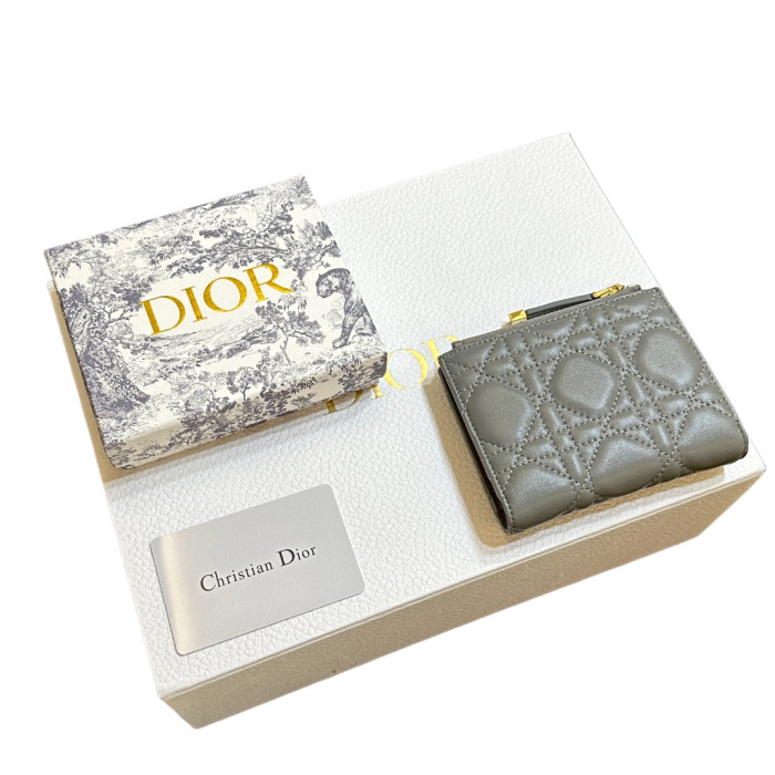 28181592 Calfskin Wallet 3 colors