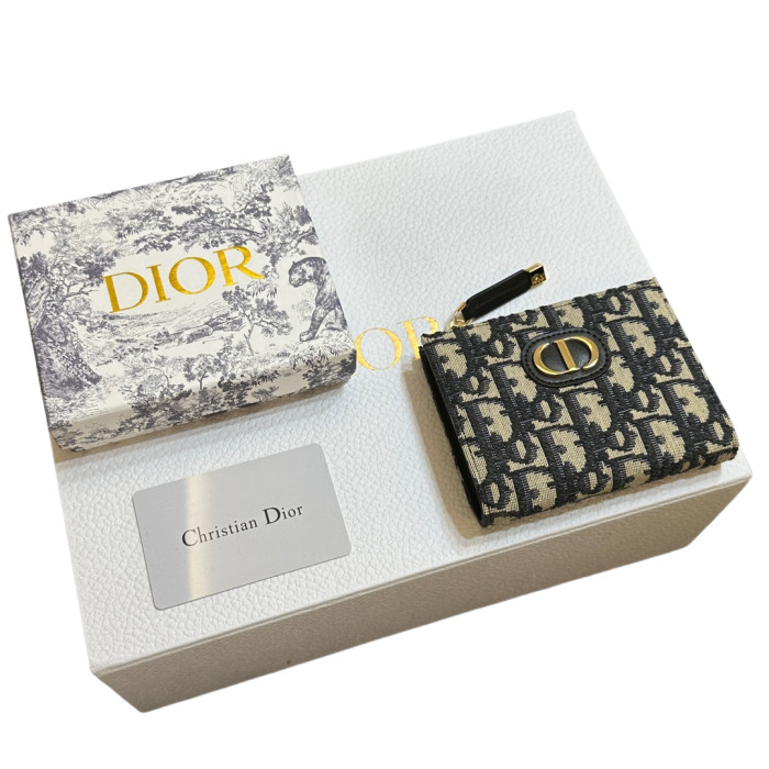 28181592 Calfskin Wallet 3 colors