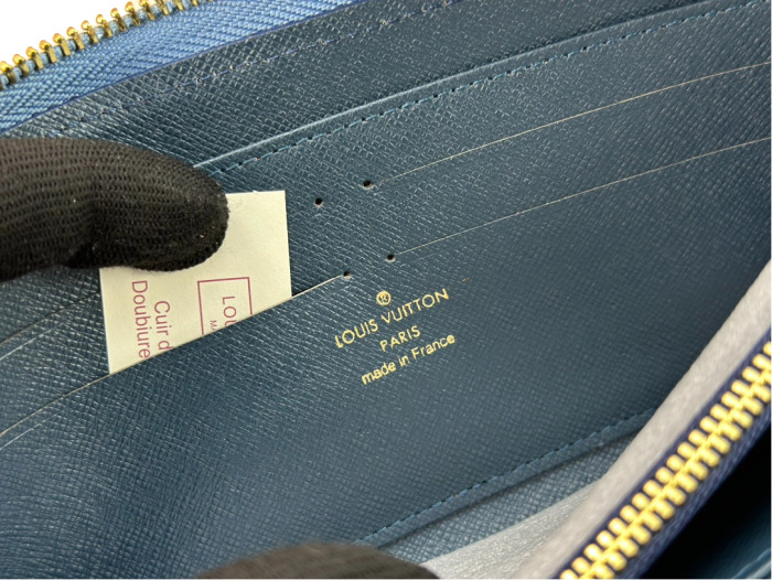28181577 Blue denim zipper Wallet