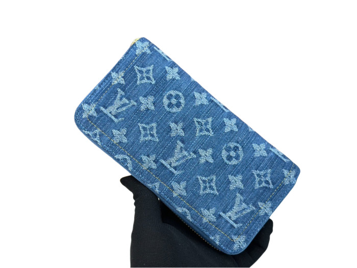 28181577 Blue denim zipper Wallet