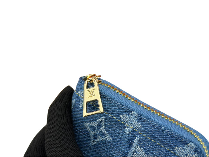 28181577 Blue denim zipper Wallet