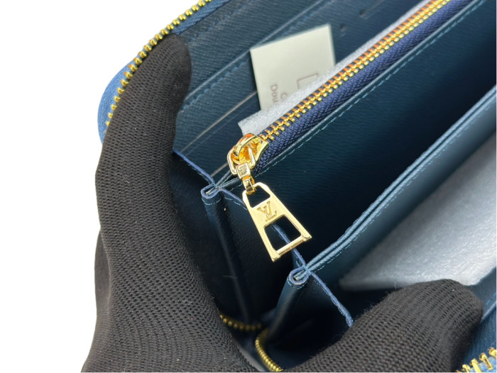 28181577 Blue denim zipper Wallet
