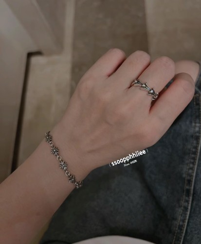 28195457 TinyE Cross Flower Bracelet