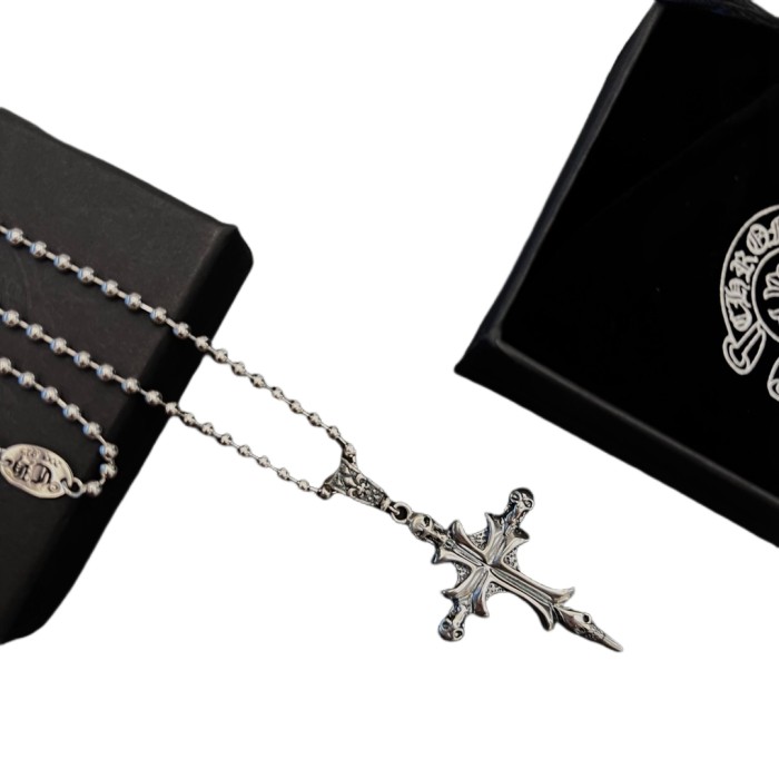 28201115 foti skull cross necklace