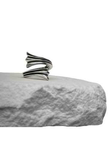 28222561 Iris Cross Ring