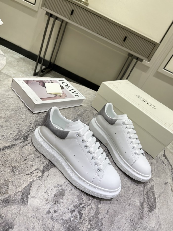 1:1 quality version 28314953 Suede Shoe Tailed White Shoes 12 colors