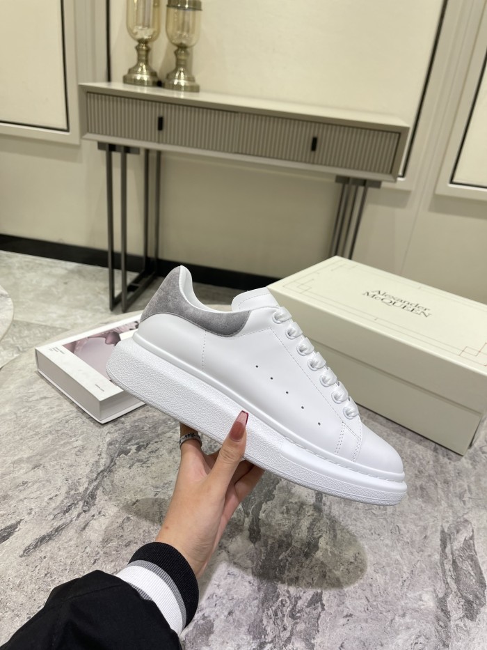 1:1 quality version 28314953 Suede Shoe Tailed White Shoes 12 colors