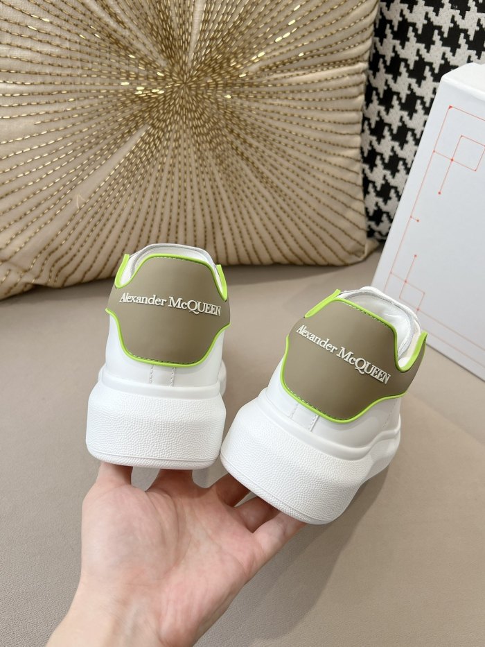 1:1 quality version 28354148 Classic Simple White Shoes