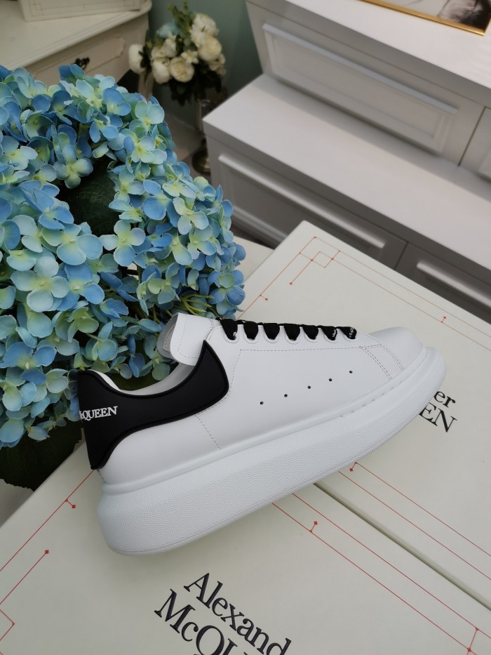 1:1 quality version 28354148 Classic Simple White Shoes