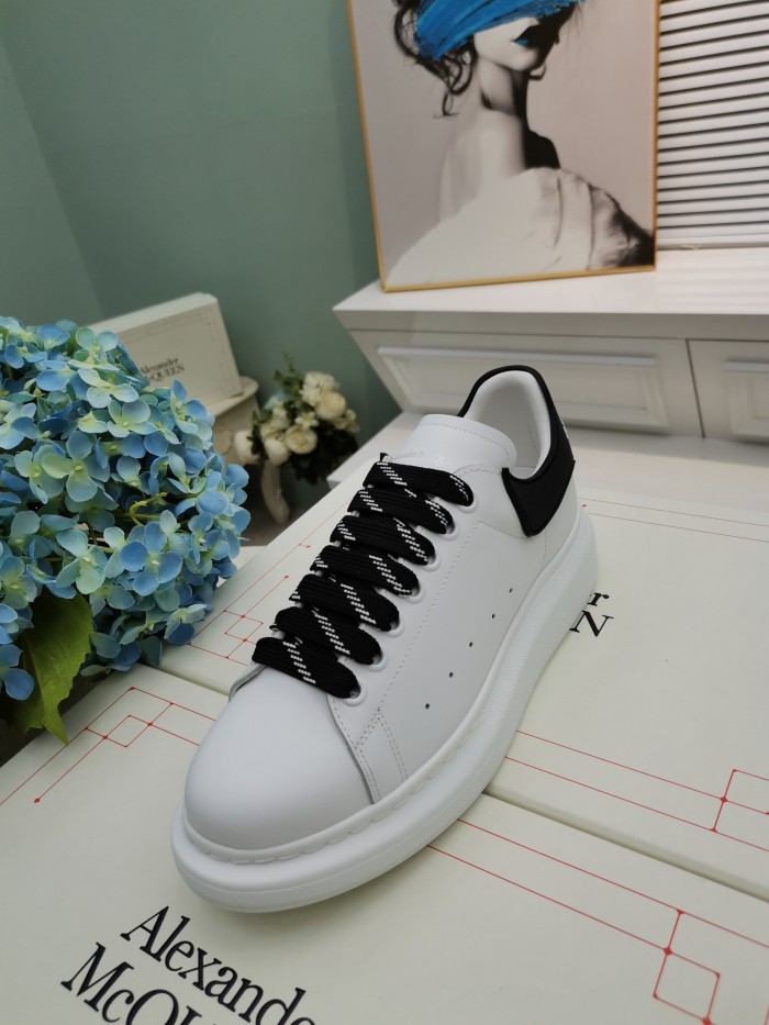 1:1 quality version 28354148 Classic Simple White Shoes