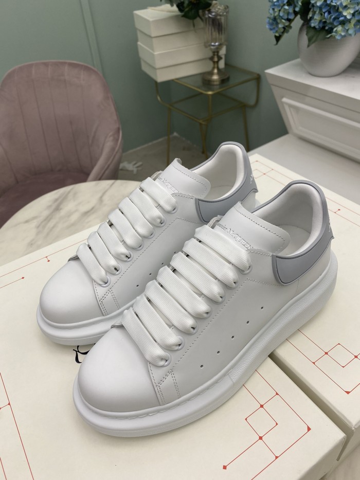 1:1 quality version 28354148 Classic Simple White Shoes