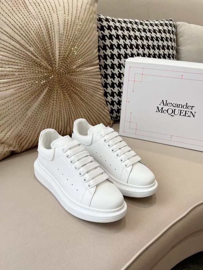 1:1 quality version 28354148 Classic Simple White Shoes