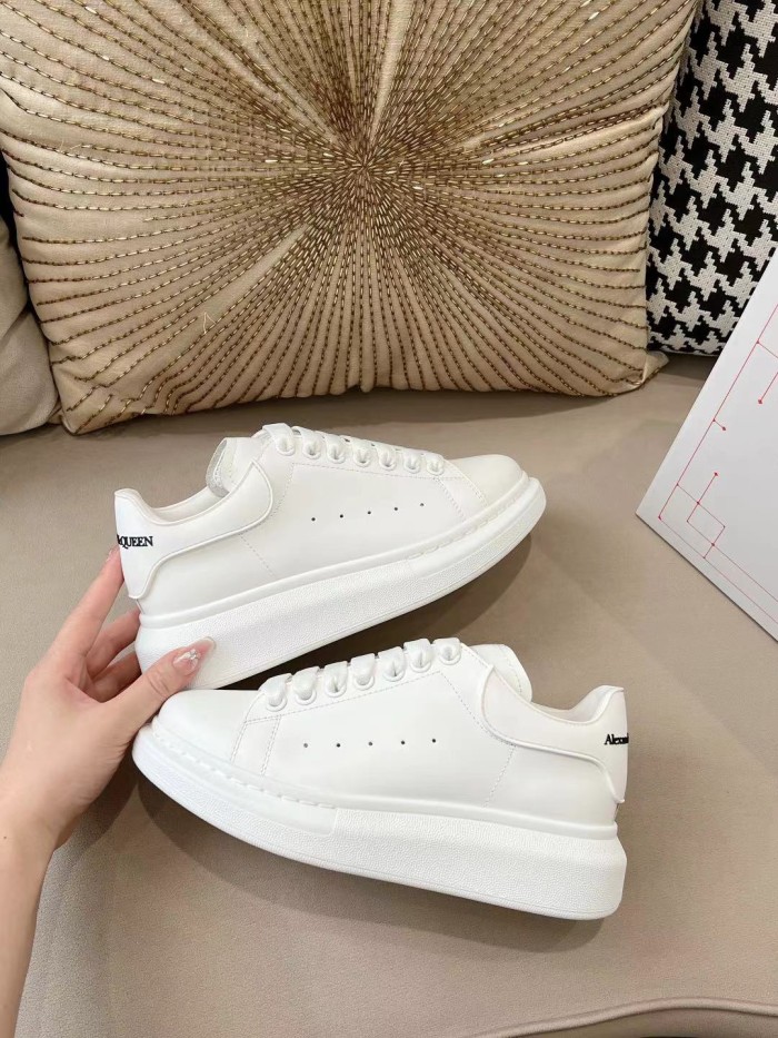 1:1 quality version 28354148 Classic Simple White Shoes
