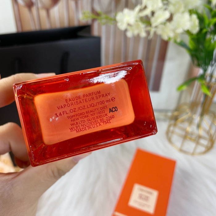 Woody Herbal Scented Bitter Peach Perfume 28600237