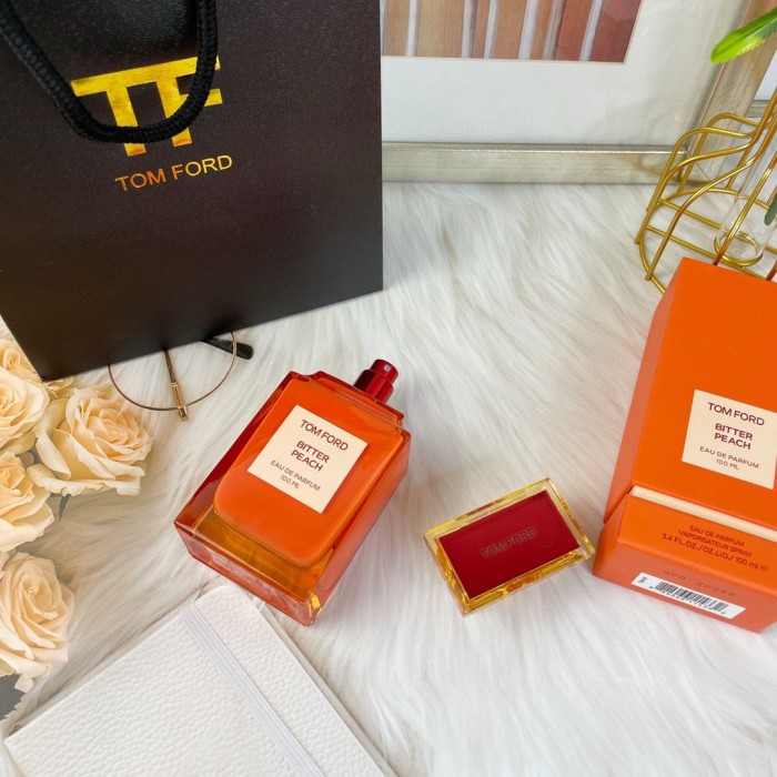 Woody Herbal Scented Bitter Peach Perfume 28600237