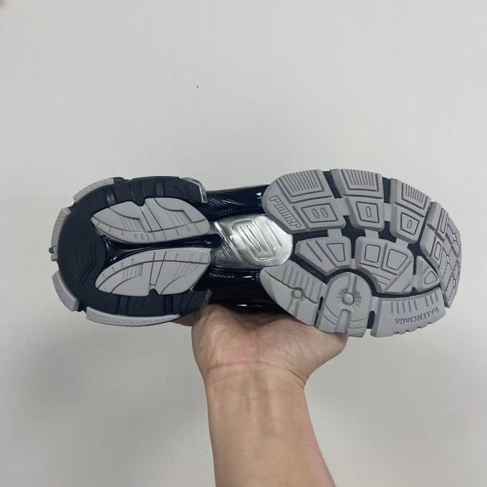 1:1 quality version Runner Thick-Sole Lace-Up Low-Top Sneakers Black/Silver 28621573