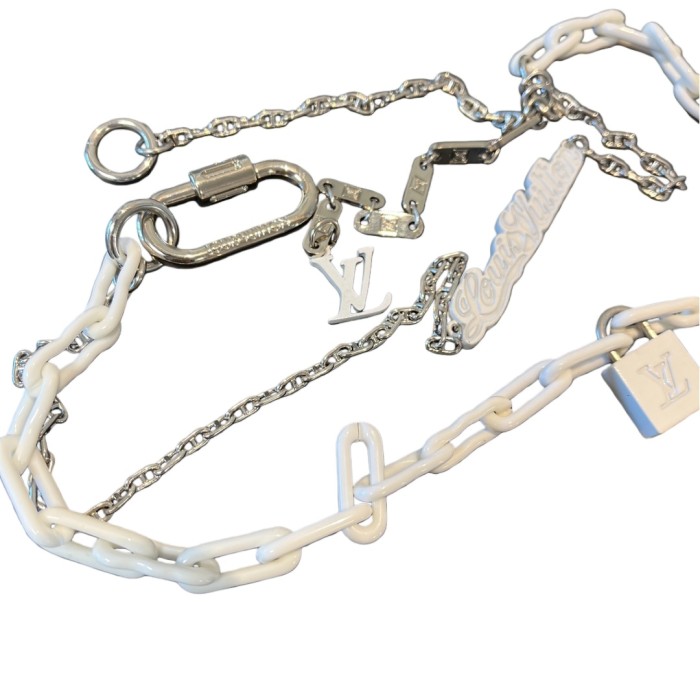White Clasp Necklace 28622675
