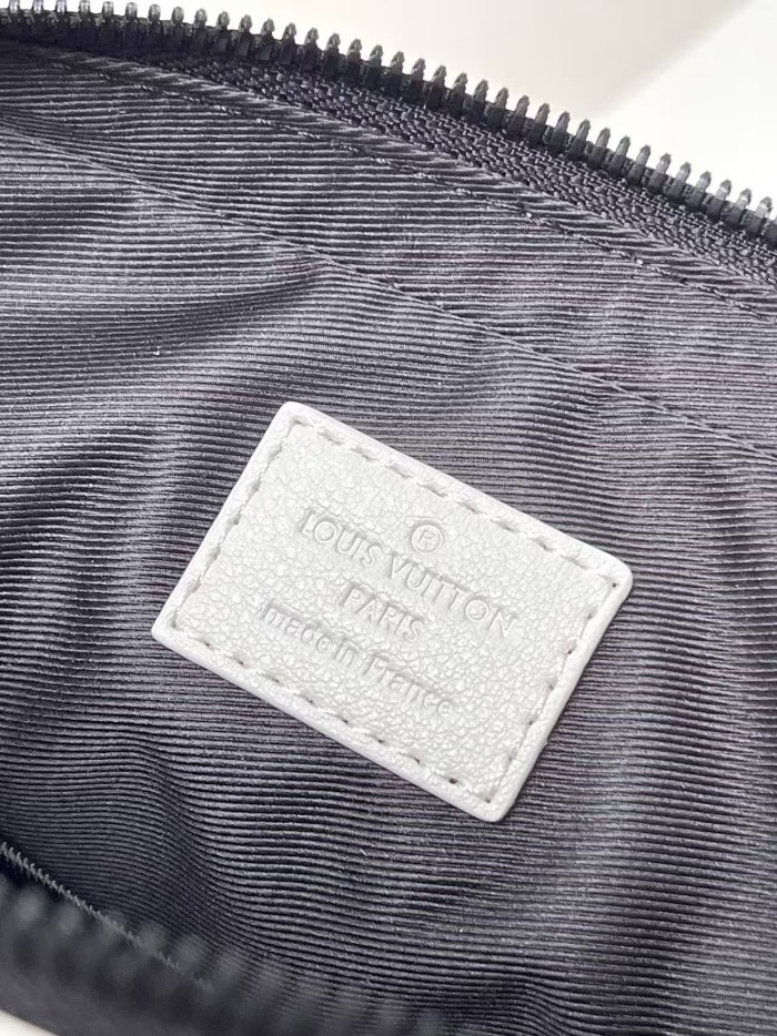 1:1 quality version TrioMessenger Letter Embossed Leather Crossbody Bag 28694046