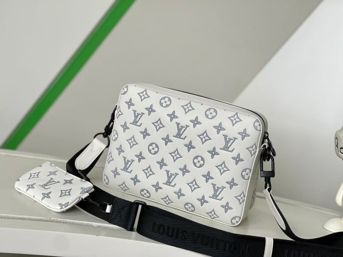 1:1 quality version TrioMessenger Letter Embossed Leather Crossbody Bag 28694046
