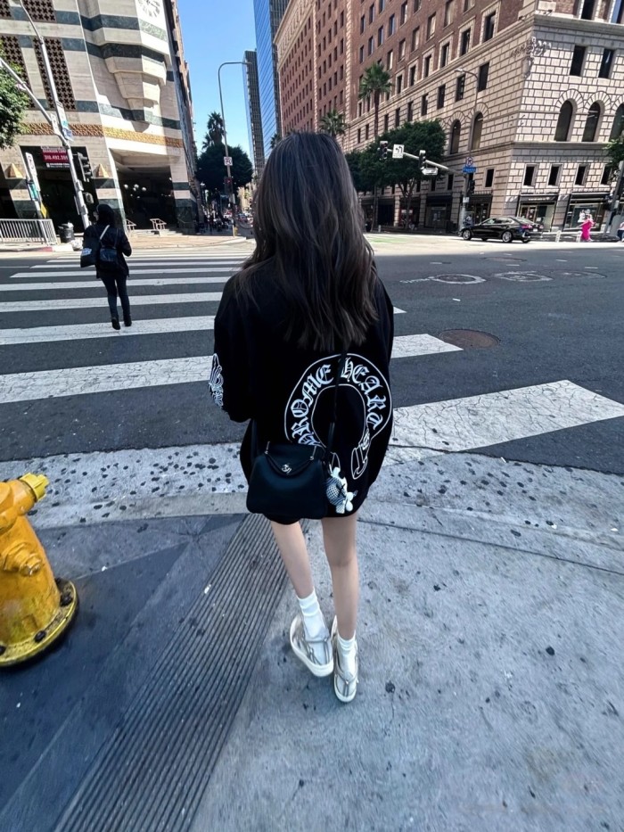 1:1 quality version Classic Floral Sleeve Horse Hoof Print Long Sleeve T-Shirt 2 colors 28711236