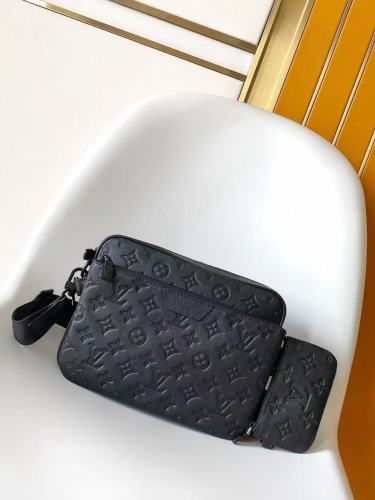 1:1 quality version Classic Embossed Leather Cross-body  Single Shoulder Bag 28749281