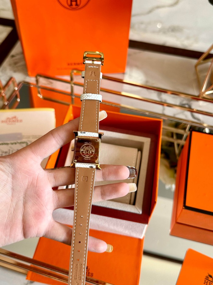 Quartz Movement Small Square Case Watch【Dial size: 22x22 mm】28763000