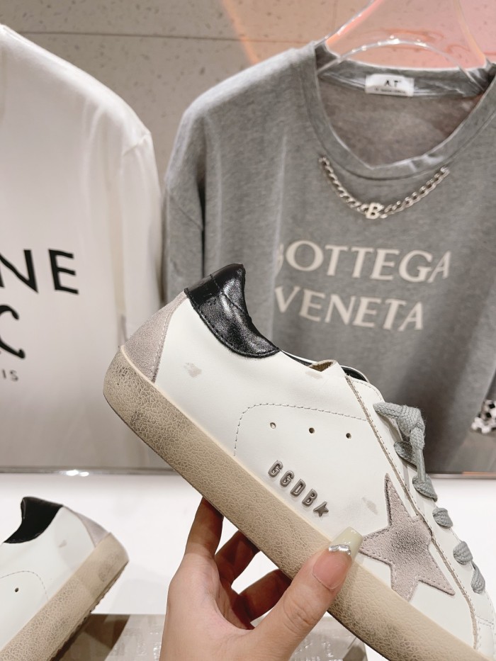 1:1 quality version Custom Cowhide Versatile White Sneakers 28764521