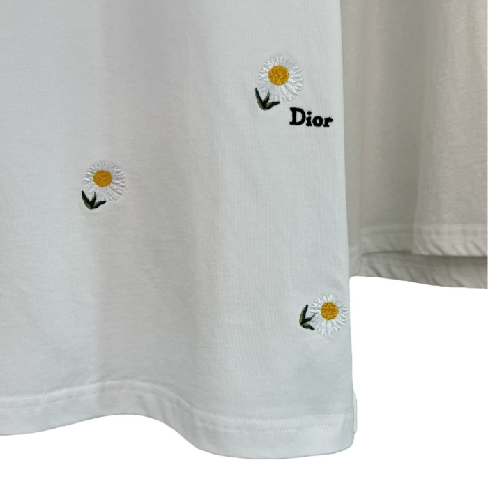 1:1 quality version Daisy Embroidery Badge Crew Neck Tee 28816185