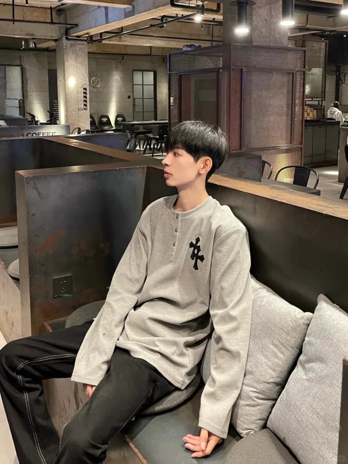 1:1 quality version Cotton Waffle Knit Cross Patch Crew Neck Long Sleeve Sweatshirt 2 colors 28938005