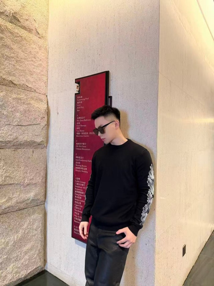 1:1 quality version Scroll Pattern Embroidered Crew Neck Wool Sweater 2 colors 28938051