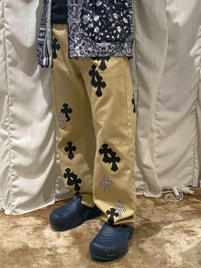 1:1 quality version  checkered pattern and black cross leather appliqués jeans 28959448