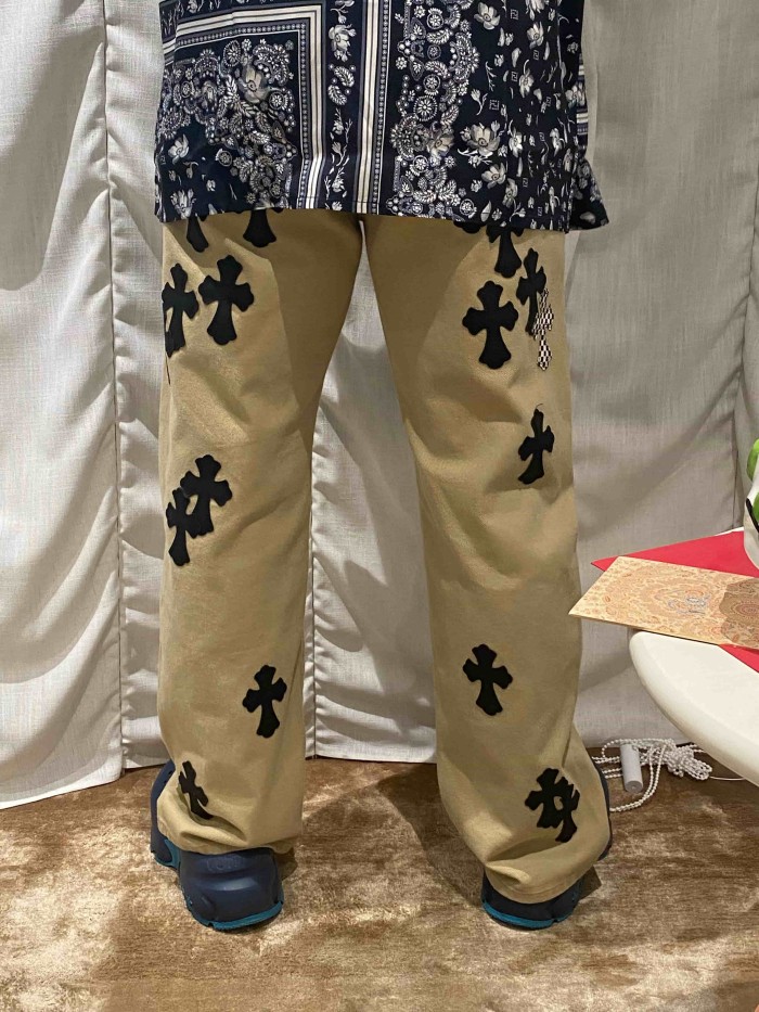 1:1 quality version  checkered pattern and black cross leather appliqués jeans 28959448