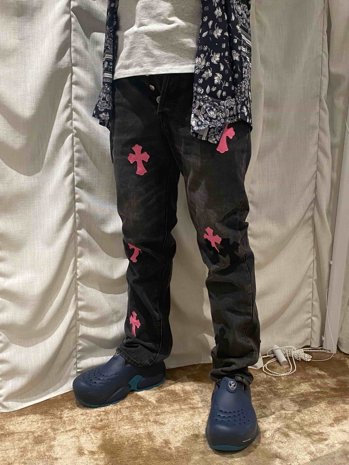 1:1 quality version  black & pink cross appliqué washed straight-leg jeans 28959382