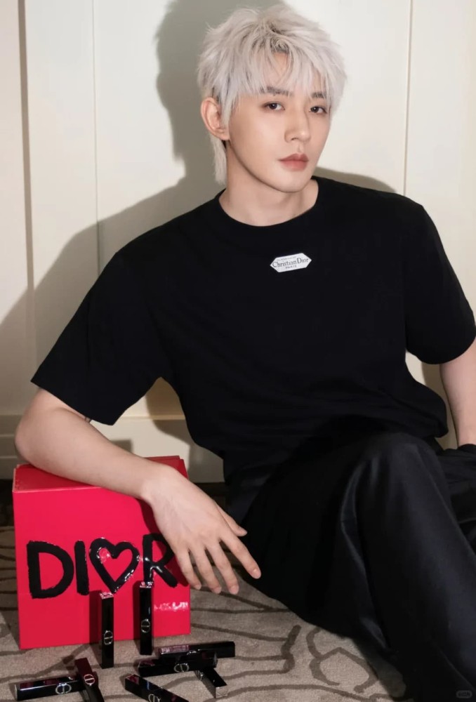 1:1 quality version Chest Logo Crew Neck T-Shirt 2 colors 28960967