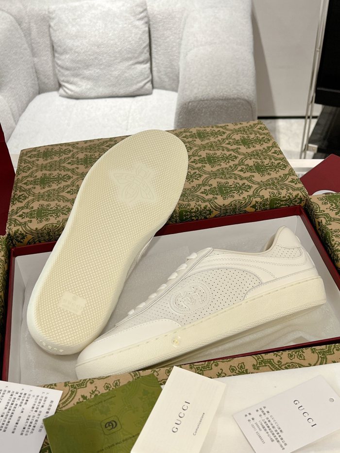 1:1 quality version White Leather Perforated Low Top Sneakers Shoes 28974177