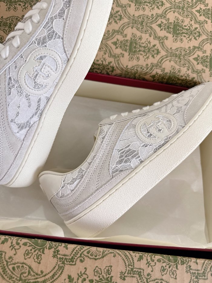 1:1 quality version Gucci White GG Lace Suede Sneakers 28974157