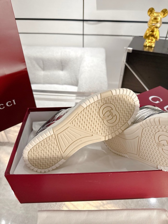 1:1 quality version Gucci Silver Metallic GG Embossed Low Top Sneakers Lace-Up Shoes 28974426