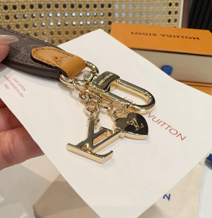 [50% Off]LV intage Floral Handbag Accessory Keychain 28690420