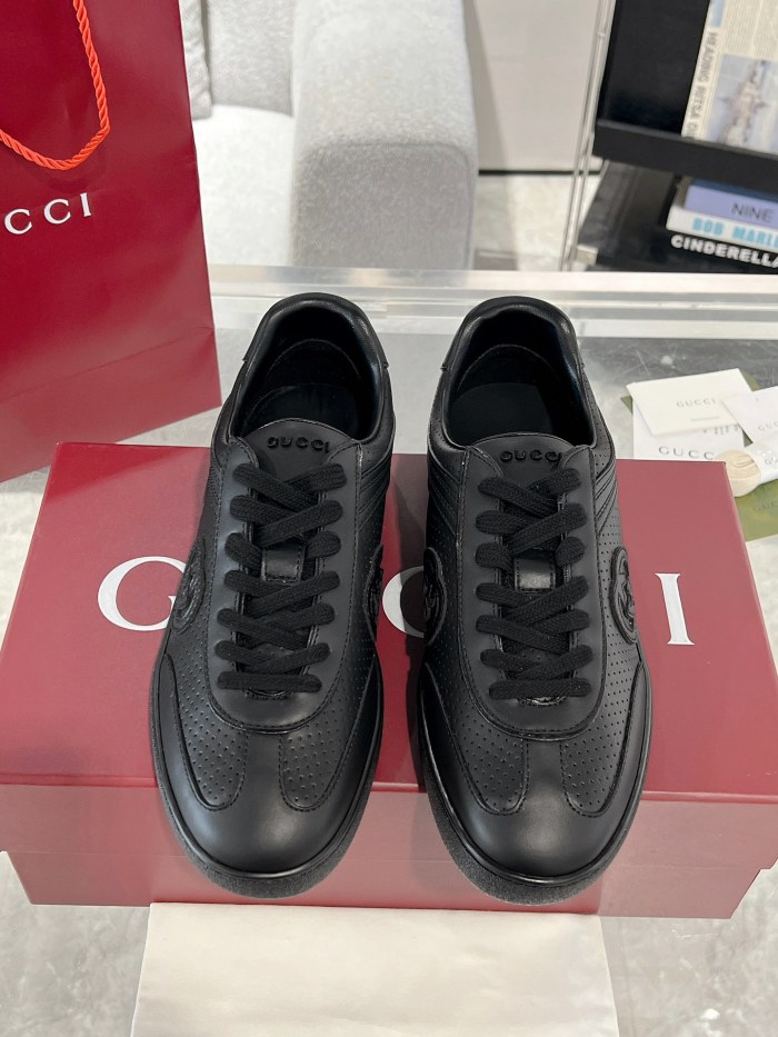 1:1 quality version Black Leather Perforated Low Top Sneakers 28974171