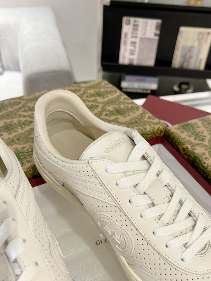 1:1 quality version White Leather Perforated Low Top Sneakers Shoes 28974177