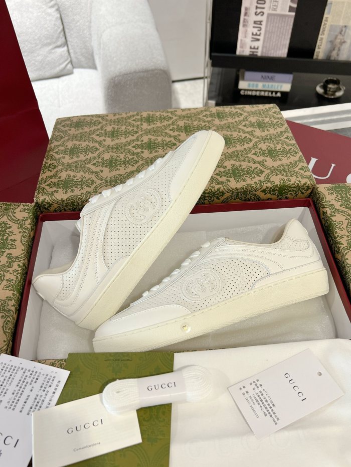 1:1 quality version White Leather Perforated Low Top Sneakers Shoes 28974177