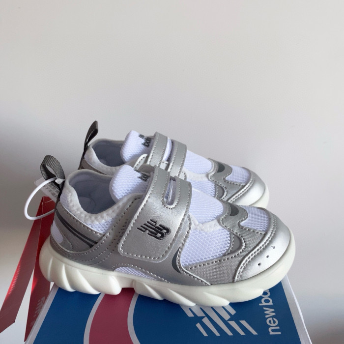 920 Hook And Loop Mesh Ultra-Light Sports Shoes for Kids 3 colors 28999061