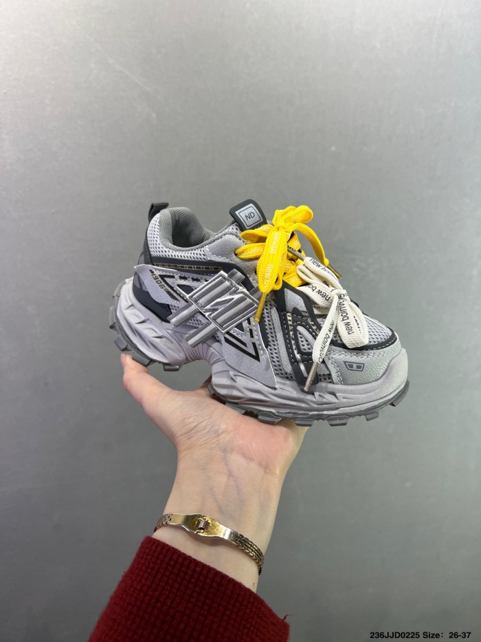 Mecha-style Color-blocked Mesh Breathable Trendy Sports Shoes for Kids 3 colors 28998725